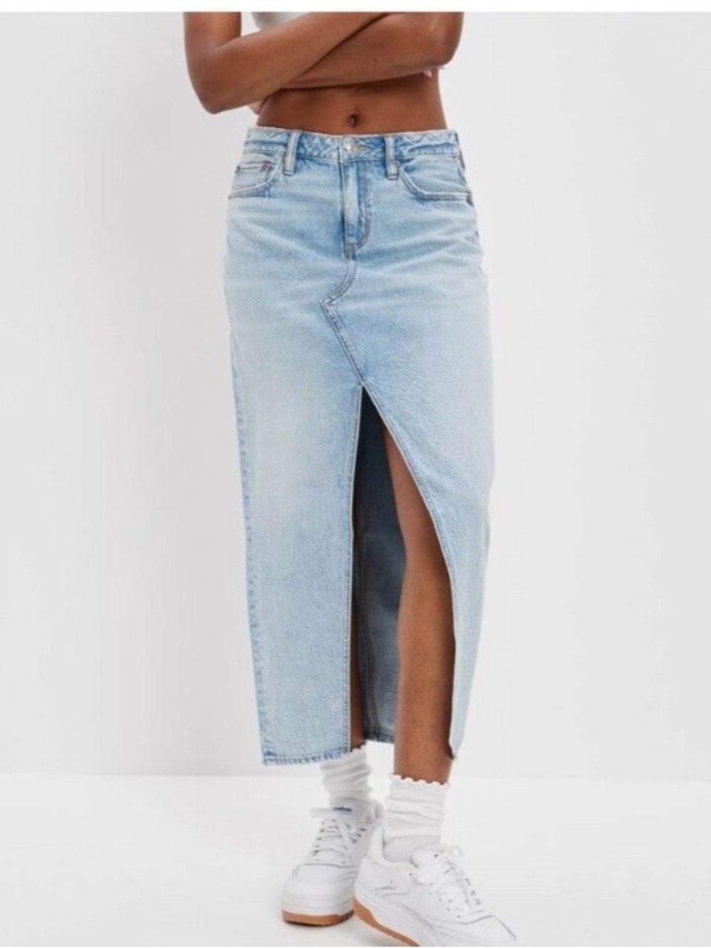 American Eagle Dreamy Drape Low Rise Denim Maxi Skirt Light Wash Size 8